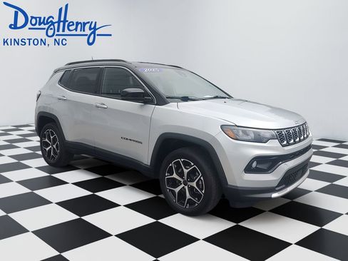 Used 2025 Jeep Compass Limited AWD/4WD image 7