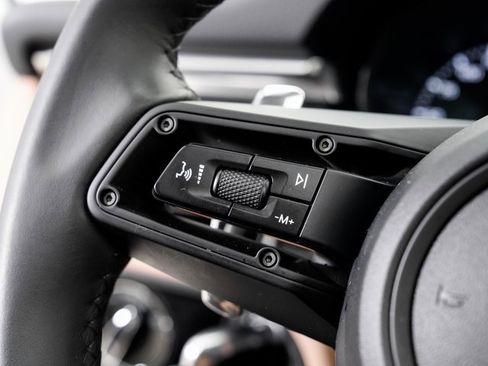 Used 2025 Porsche Macan image 14