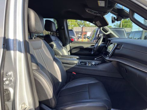 Used 2024 Jeep Wagoneer L Series II w/ Flexible Seating Group AWD/4WD image 40