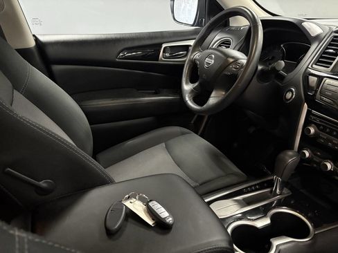 Used 2020 Nissan Pathfinder SV image 25