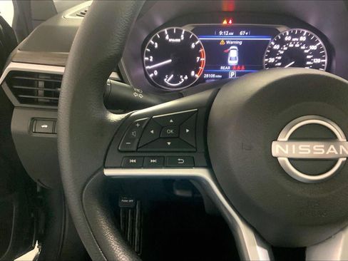 Used 2025 Nissan Altima 2.5 SV FWD image 18