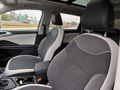 New 2026 Volkswagen Taos SE FWD image 23