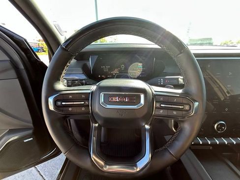 Used 2025 GMC Acadia AT4 w/ Super Cruise Package AWD/4WD image 14
