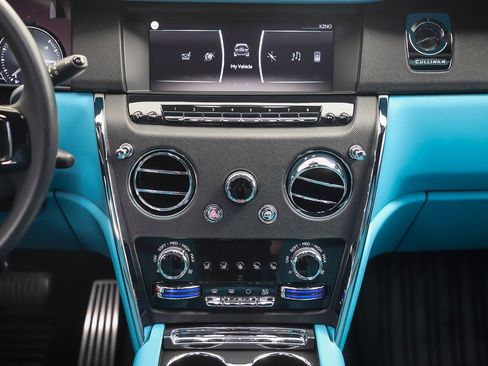 Used 2023 Rolls-Royce Cullinan AWD/4WD image 32