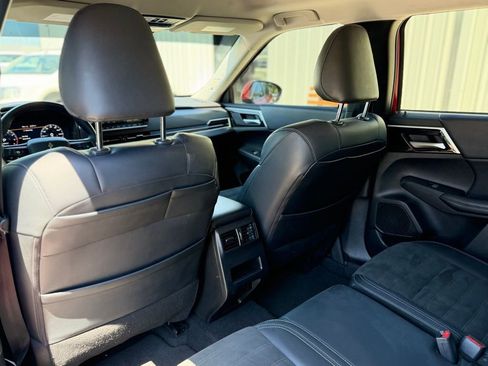 Used 2023 Mitsubishi Outlander SE image 17