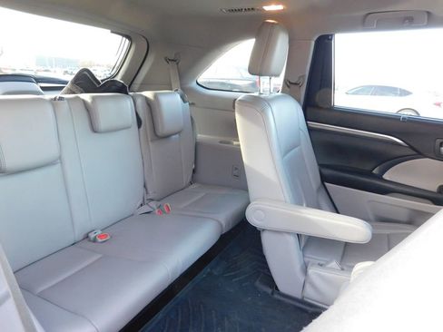 Used 2018 Toyota Highlander Limited Platinum image 5