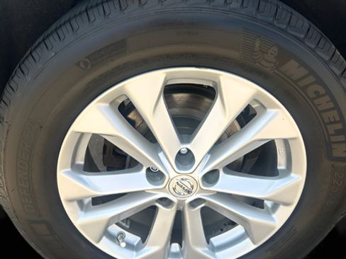 Used 2018 Nissan Rogue SL AWD/4WD image 50