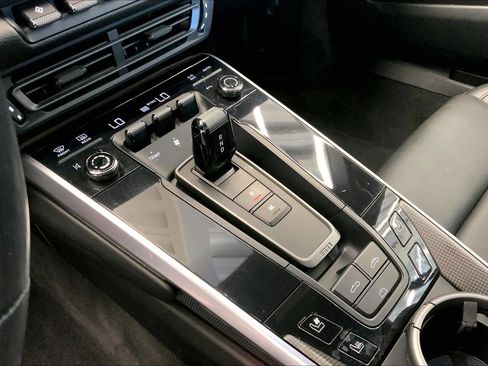 Used 2022 Porsche 911 Cabriolet image 16