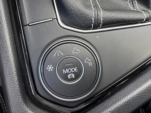Used 2023 Volkswagen Taos SEL AWD/4WD image 43