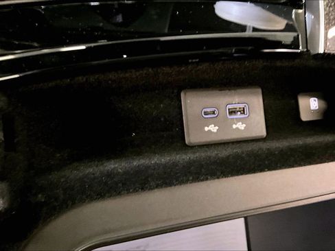 Used 2025 Cadillac Escalade V image 15