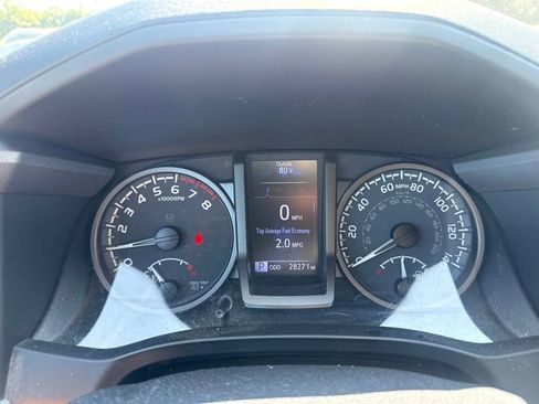 Used 2020 Toyota Tacoma TRD Off-Road w/ Technology Package AWD/4WD image 11
