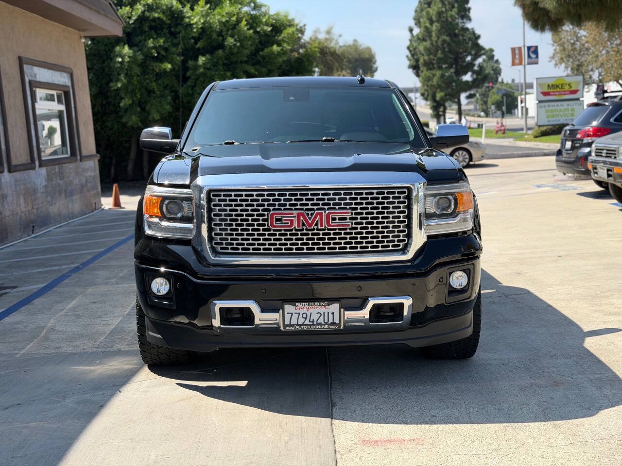 Used 2015 GMC Sierra 1500 Denali w/ Driver Alert Package RWD image 3