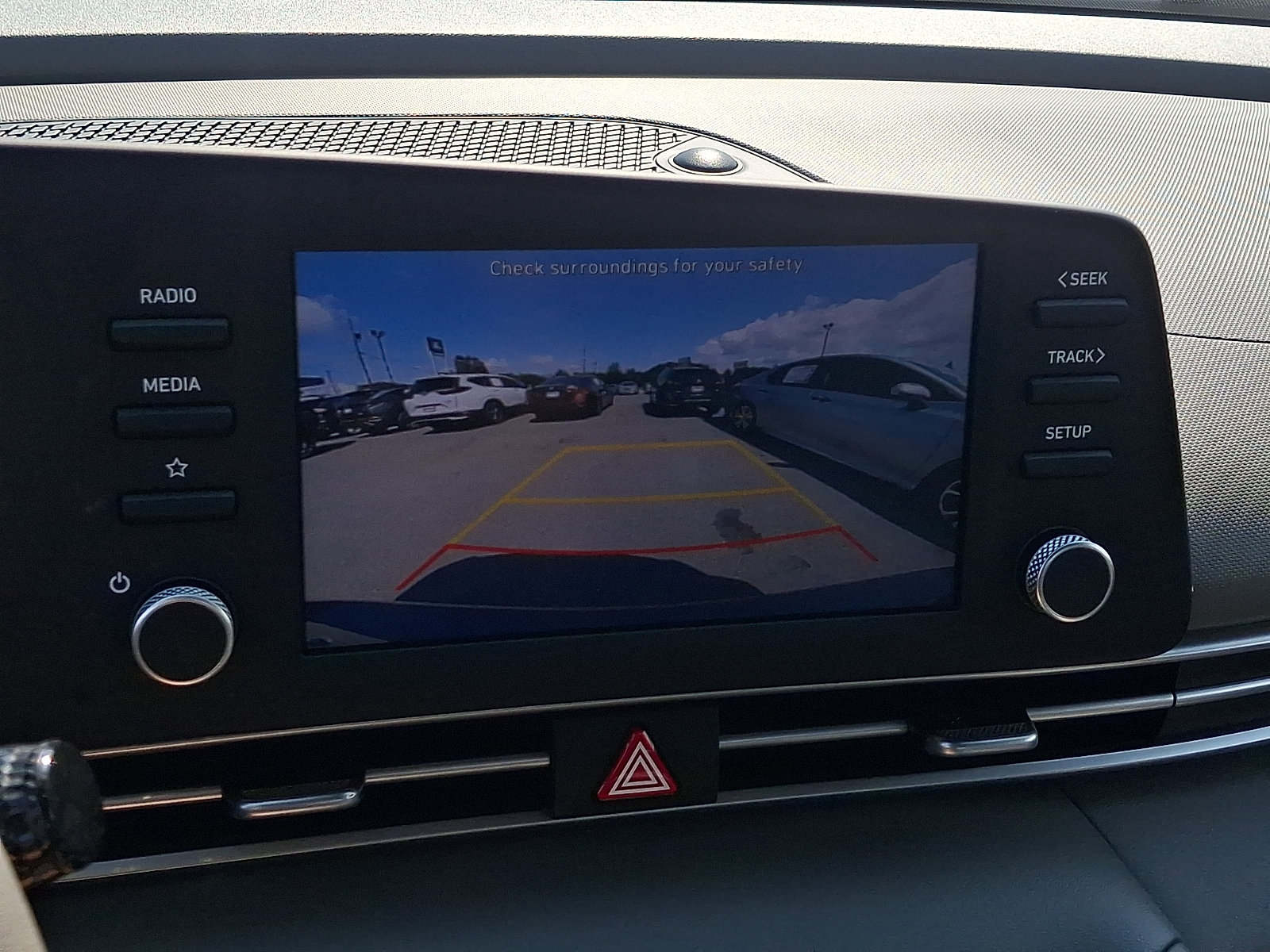 Used 2021 Hyundai Elantra SE FWD image 17