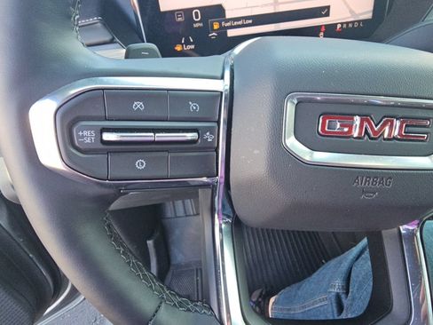 Used 2025 GMC Acadia Elevation w/ Elevation Premium Package FWD image 11