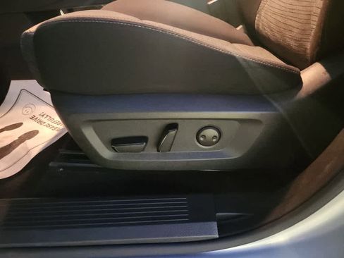 Used 2023 Nissan Rogue SV image 22