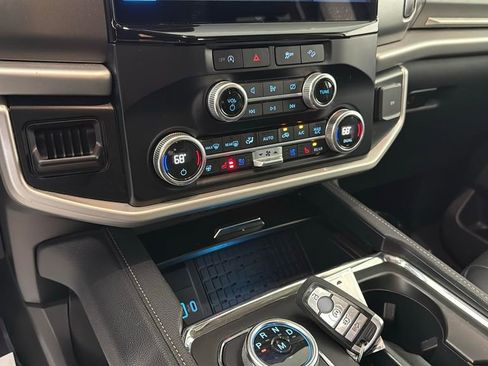 Used 2024 Ford Expedition Max XLT image 22