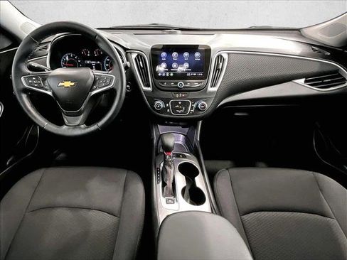 Used 2025 Chevrolet Malibu RS FWD image 16