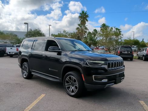 Used 2022 Jeep Wagoneer Series III w/ Flexible Seating Group image 2