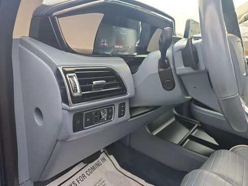 Used 2022 Lincoln Navigator Black Label image 18