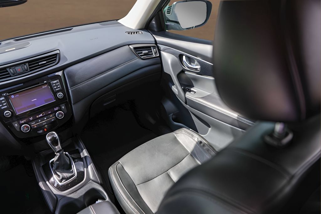 Used 2017 Nissan Rogue SL FWD image 24