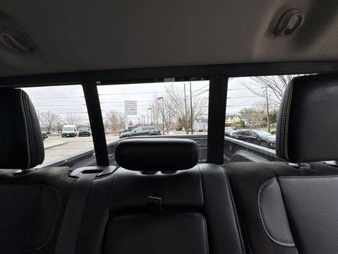 Used 2024 RAM 2500 Laramie AWD/4WD image 32