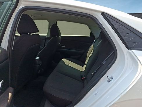 Certified 2025 Hyundai Elantra SE w/ Cargo Package FWD image 7