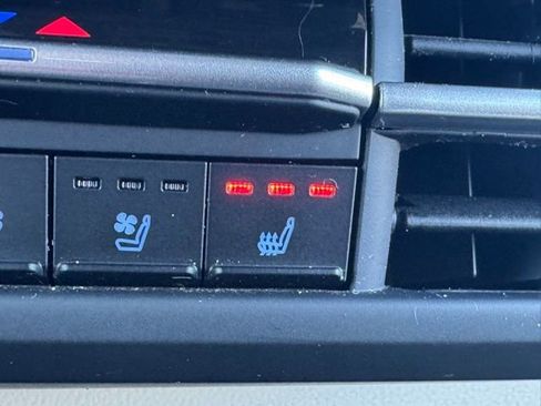 Certified 2023 Toyota Sienna Platinum image 32