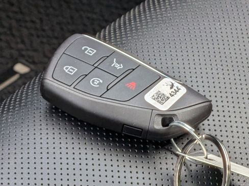 Used 2024 GMC Acadia Denali image 31