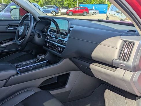 Used 2024 Nissan Pathfinder SL AWD/4WD image 30