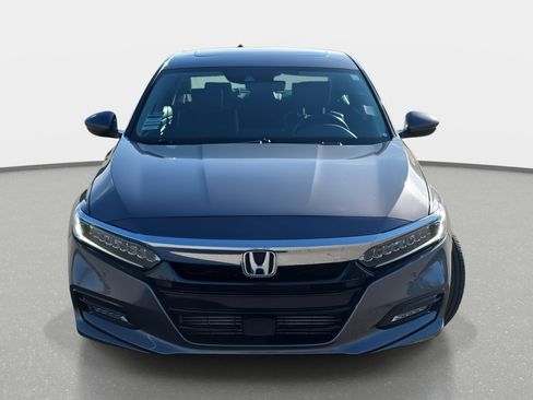 Used 2018 Honda Accord Touring image 2