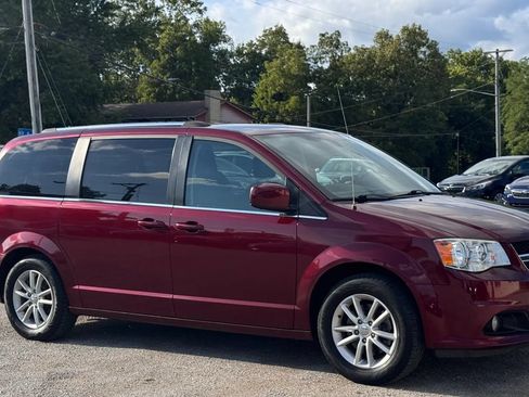 Used 2019 Dodge Grand Caravan SXT FWD image 4