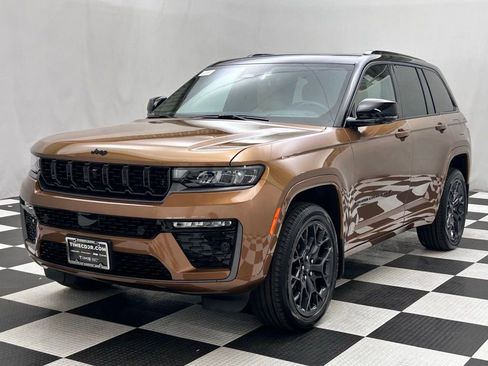 New 2026 Jeep Grand Cherokee Summit w/ Obsidian Package AWD/4WD image 4