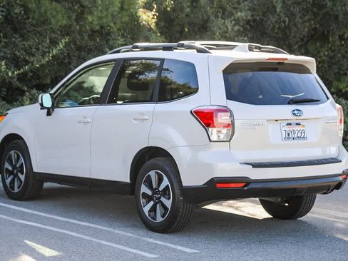 Used 2017 Subaru Forester 2.5i Premium w/ All-Weather Package image 6