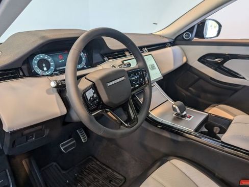 Used 2025 Land Rover Range Rover Evoque Dynamic SE image 11
