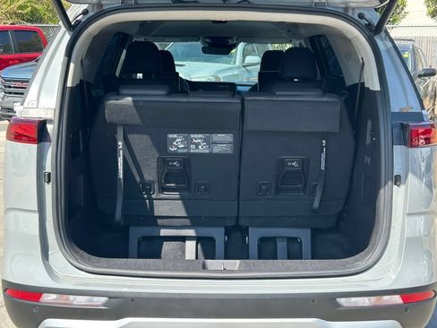 Used 2023 Kia Carnival EX FWD image 12