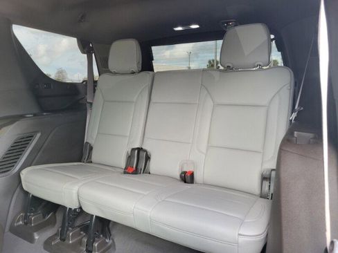 Used 2024 GMC Yukon SLT w/ SLT Luxury Package image 33