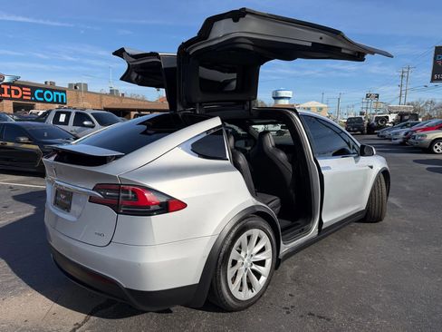 Used 2018 Tesla Model X 75D image 71