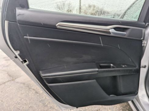 Used 2019 Ford Fusion SEL image 12