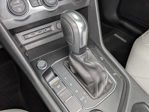 Used 2020 Volkswagen Tiguan SEL image 30