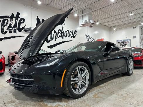Used 2017 Chevrolet Corvette Stingray Coupe w/ 1LT RWD image 31