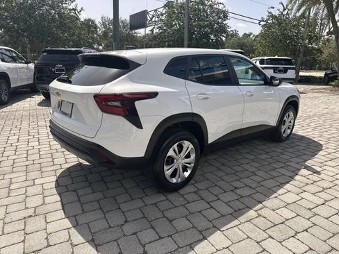Used 2025 Chevrolet Trax LS FWD image 38