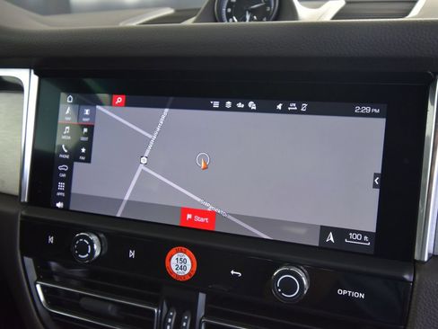Certified 2025 Porsche Macan AWD/4WD image 21