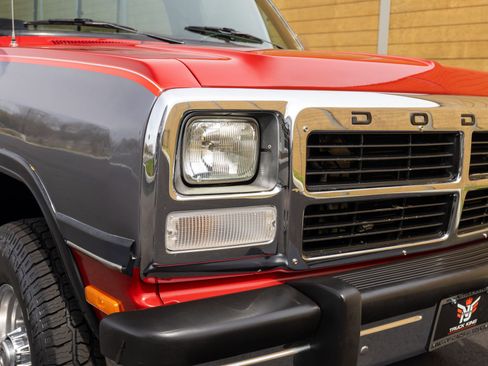 Used 1991 Dodge D/W Truck 250 image 29