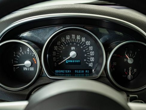 Used 2004 Chevrolet SSR w/ Preferred Equipment Group RWD image 28