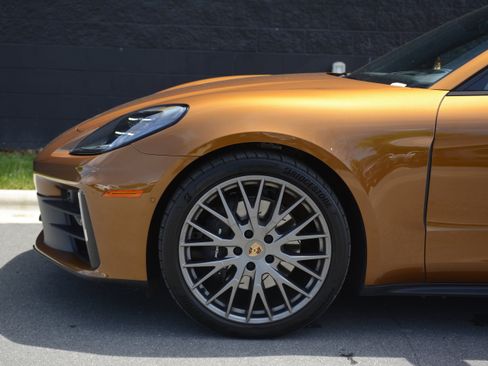 Certified 2025 Porsche Panamera 4 AWD/4WD image 37