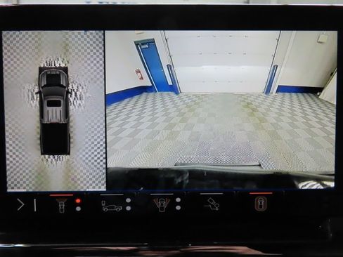 Used 2025 Chevrolet Silverado 1500 ZR2 w/ Technology Package image 14