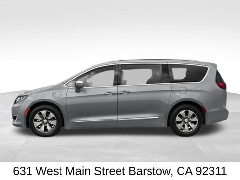 Used 2020 Chrysler Pacifica Touring-L w/ S Appearance Package FWD image 6