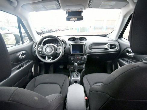 Used 2023 Jeep Renegade Latitude image 3