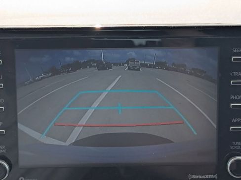 Used 2021 Toyota Corolla LE image 10