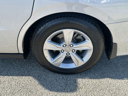 Used 2019 Honda Odyssey EX image 18
